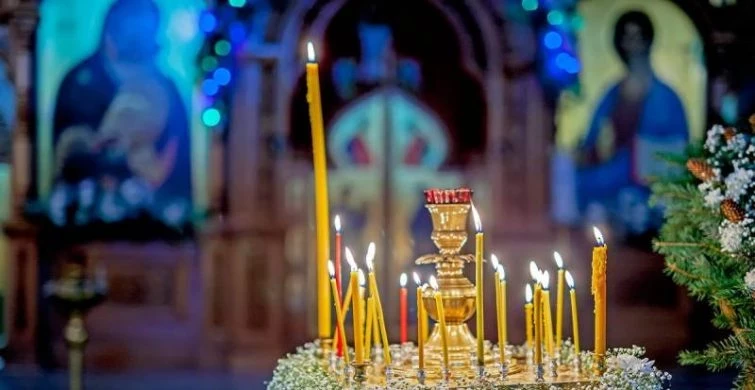 Загадывать желания на Крещение в ночь с 18 на 19 января необходимо в момент, когда небо открыто