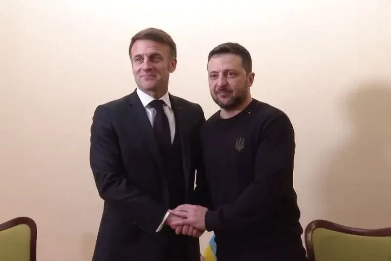 Зеленский встретился в Польше с Макроном, снова запросив гарантии безопасности и вступление в ЕС для Украины