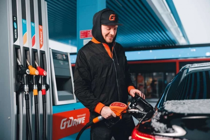 Российским автомобилистам предложили заправляться с выгодой до конца зимы