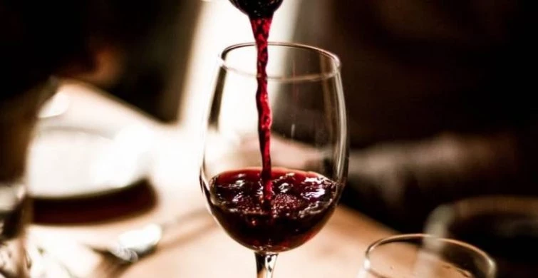 Исследование: красное или белое вино повышает риск онкозаболеваний?