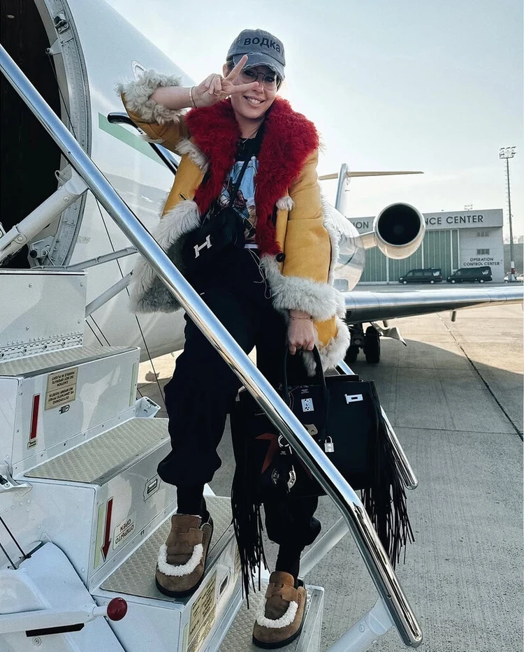 Собчак в частном самолете похвасталась сумкой за 5 млн рублей