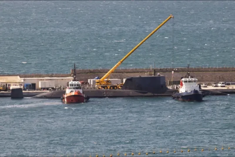 Британская атомная подлодка на Гибралтаре не смогла выйти в море