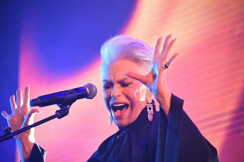 "Он ни на что не жаловался, пошел в душ и умер": Через полгода после смерти сына Ирина Понаровская находит смысл жизни во внуках