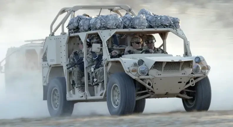 На вооружении ВСУ замечен американский лёгкий тактический автомобиль Flyer 72-LD