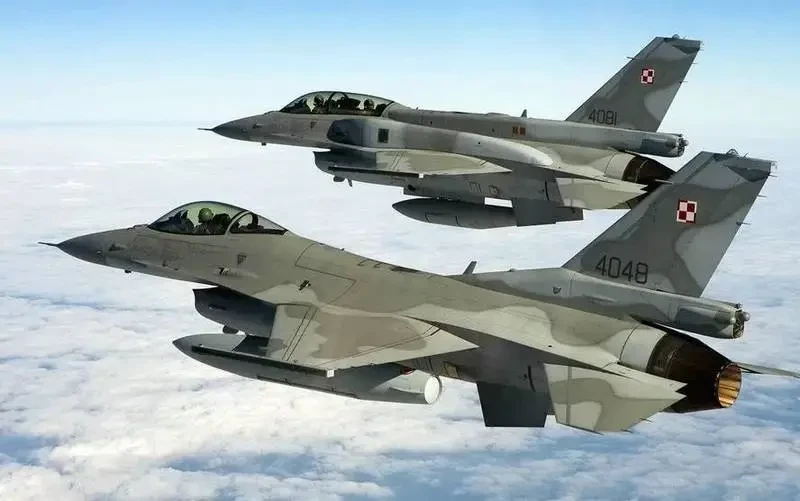 Ночная ракетная атака ВС РФ на Украину вынудила Польшу поднять в воздух боевую авиацию