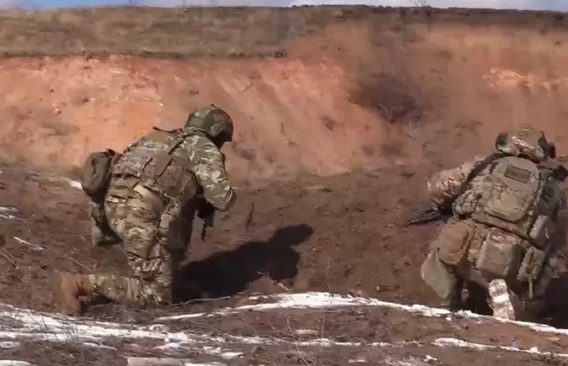 ВС РФ перешли канал Северский Донец - Донбасс в районе Озаряновки к северу от Торецка, заняв часть траншей противника