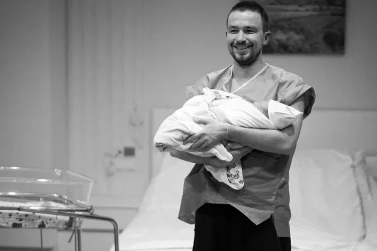 «Коля стал папой!»: Михалков на радостях перепутал имя Саши Петрова, поздравляя его с рождением сына