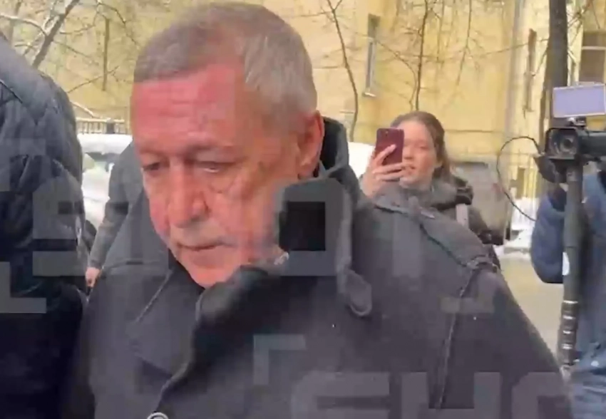 "Чувствую себя не очень". Михаил Ефремов дал первое интервью после освобождения из колонии