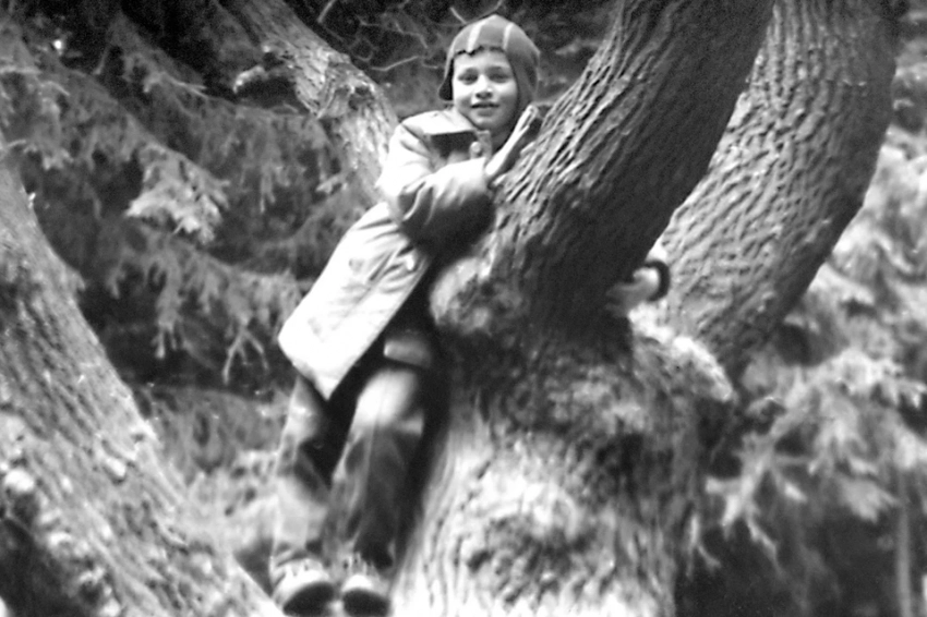 Леонид Агутин показал редкие детские фото: музыкант выпускает трогательный клип — каждый может принять участие в нем