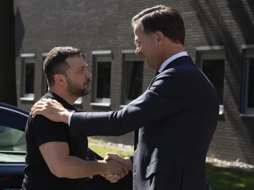 Зачем де-юре, когда есть де-факто: Украина, не являясь членом НАТО формально, давно стала частью натовской системы противостояния России