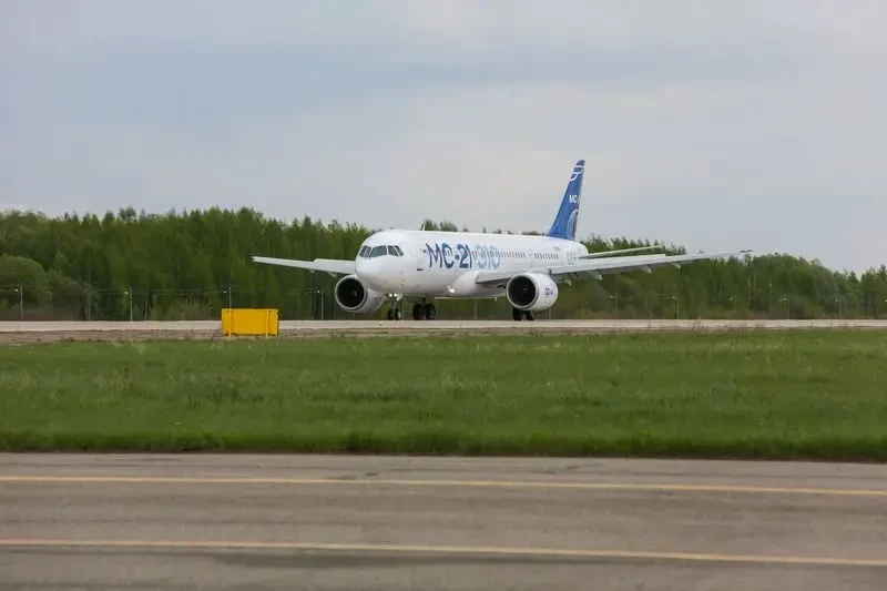 Опытный экземпляр обновлённого лайнера МС-21 впервые совершил беспосадочный перелёт из Иркутска в Москву