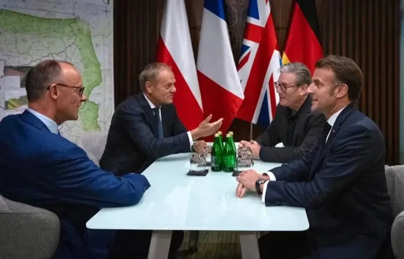 На фоне сообщений о закрытии воздушного пространства над Капустиным Яром Макрон решил отправиться в Киев