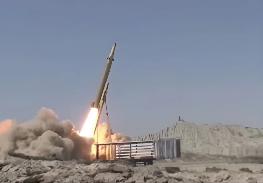 «Были и несколько ложных целей»: Минобороны Ирана заявило об успешном испытании новой баллистической ракеты «Кассем Басир»