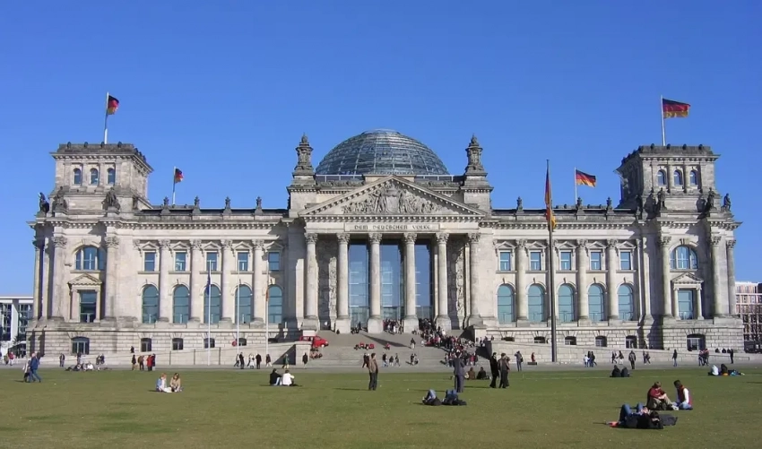 Власти ФРГ временно приостановили признание «Альтернативы для Германии» правоэкстремистской организацией