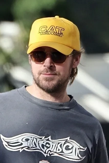 Еву Мендес и Райана Гослинга засняли с подросшими дочерьми