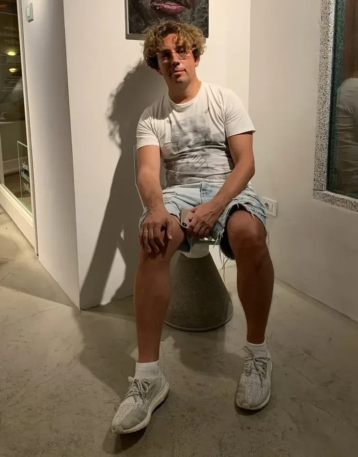 "Преображение года". В сети обсуждают сменившего имидж Максима Галкина* и называют его новым "крашем"