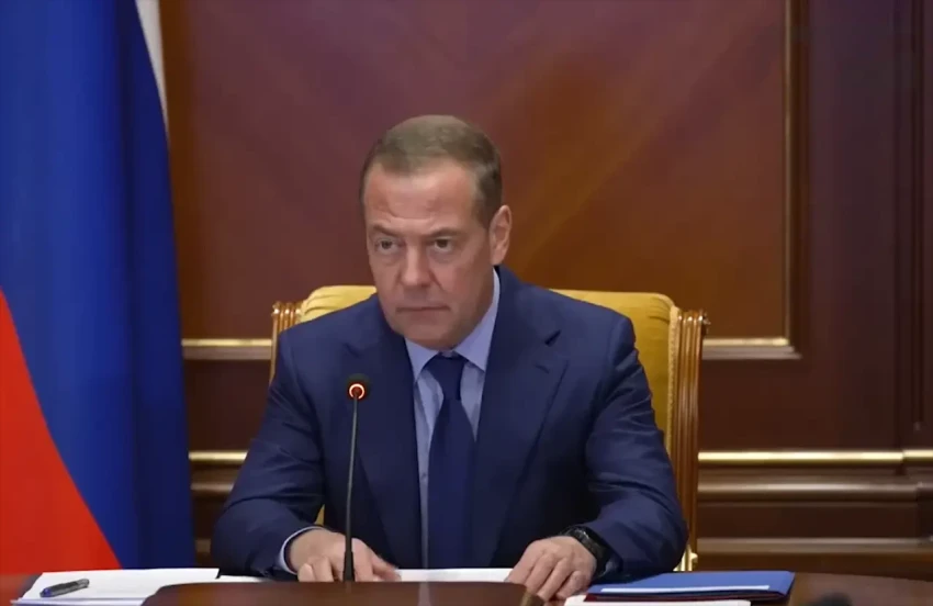 Медведев раскритиковал позицию генсека ООН по самоопределению Донбасса и Крыма