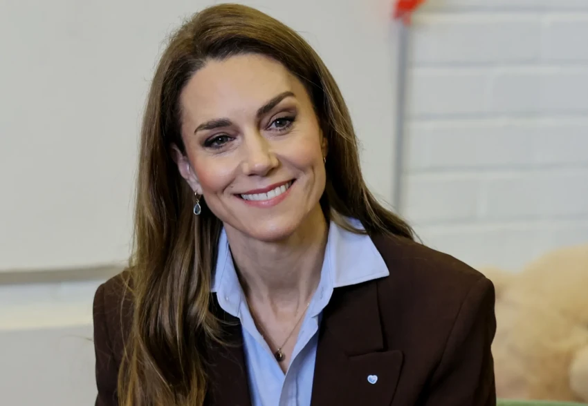 Кейт Миддлтон в брючном костюме посетила начальную школу в Лондоне