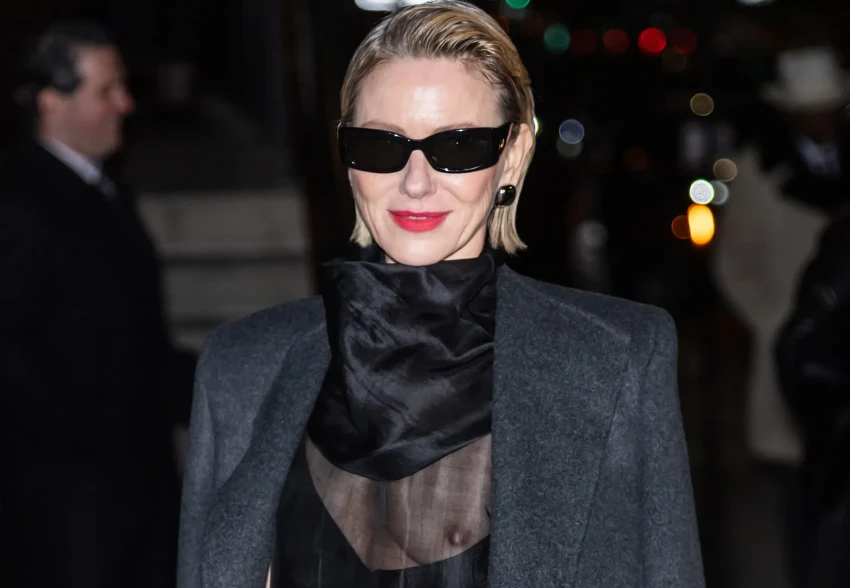 57-летняя Наоми Уоттс вышла в свет с обнажённой грудью