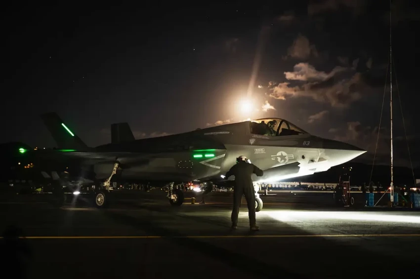 Эксперт: Трамп будет делать что хочет, пока его не остановят Конгресс или Китай