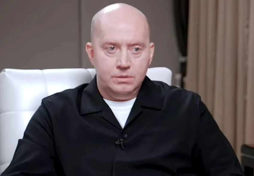 "Главную роль отца и мужа я ещё не сыграл". Сергей Бурунов рассказал о своей возлюбленной, почему боится стать отцом и обиде на родителей