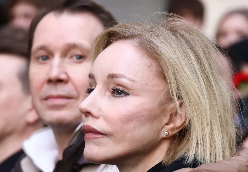 Вдова Олега Табакова Марина Зудина появилась на открытии его памятной доски в Москве