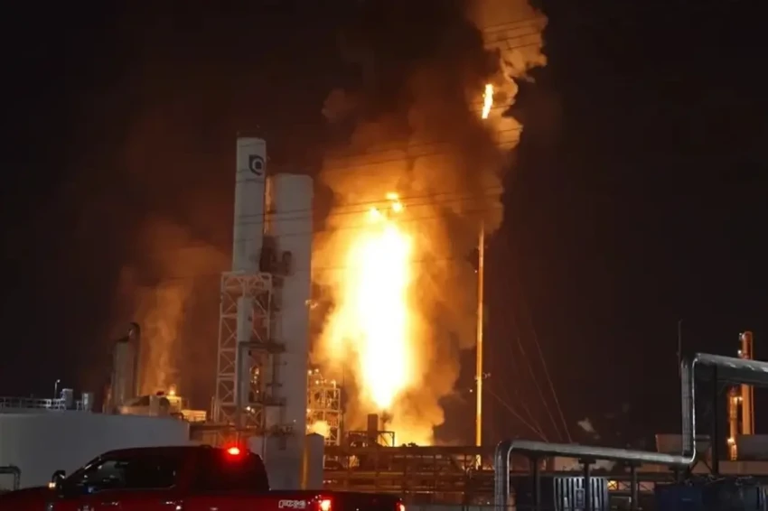 Из-за аварии на химзаводе в США в воздух попало почти семь тонн токсичных газов